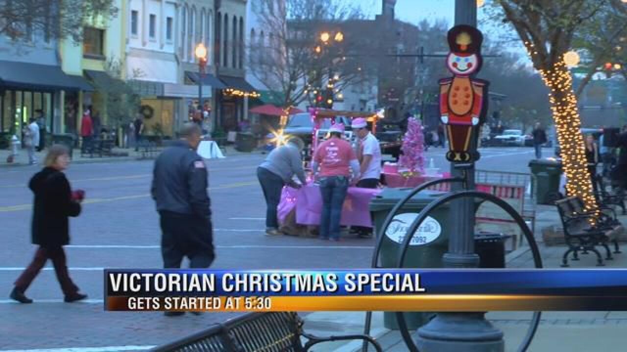 People Gather For Thomasville S Victorian Christmas Thomasville Ga Victorian Christmas 2021