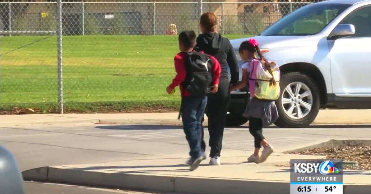 Sen. Kamala Harris introduces bill to extend regular school hours
