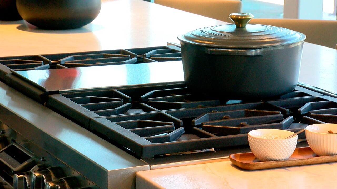 kitchen showroom full of