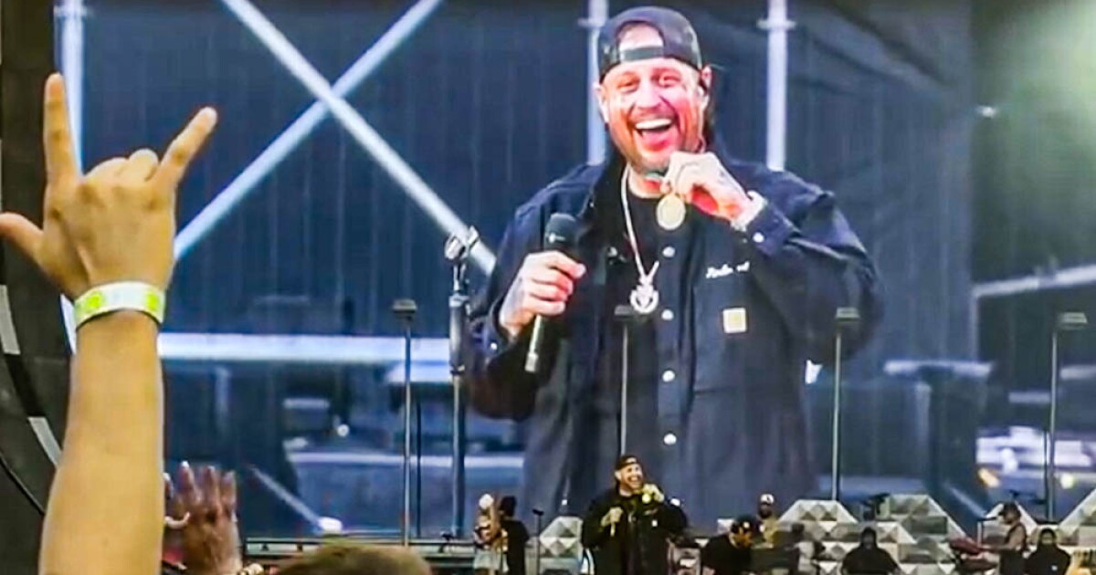 Great Falls Special Olympics athlete gives gold medal to Jelly Roll during Missoula concert