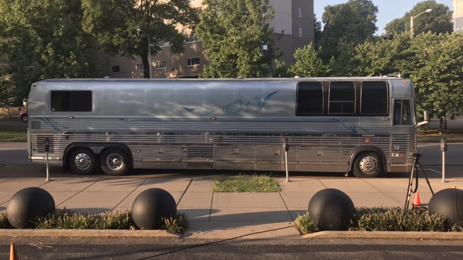 GarthBrooksbus.jpg