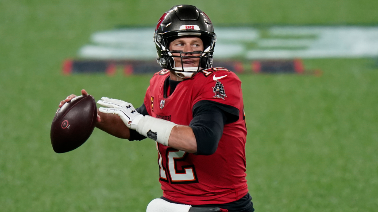 Tom Brady's 2 TD passes, Ryan Succop's 4 field goals lift Buccaneers over Giants