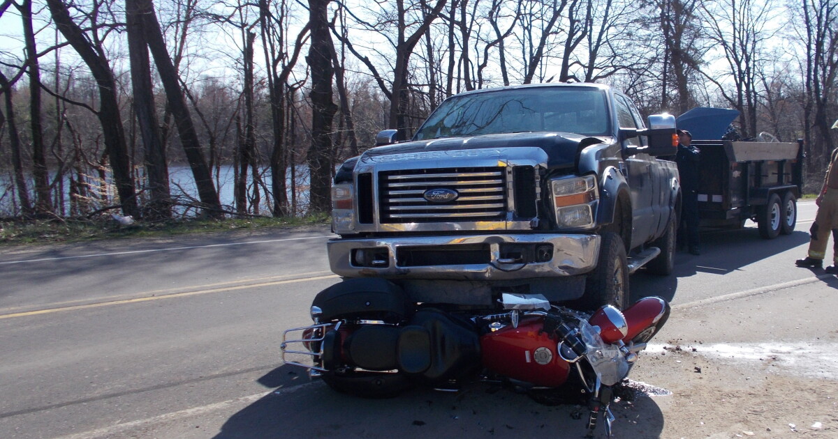 Kalamazoo man dead after crash involving motorcycle