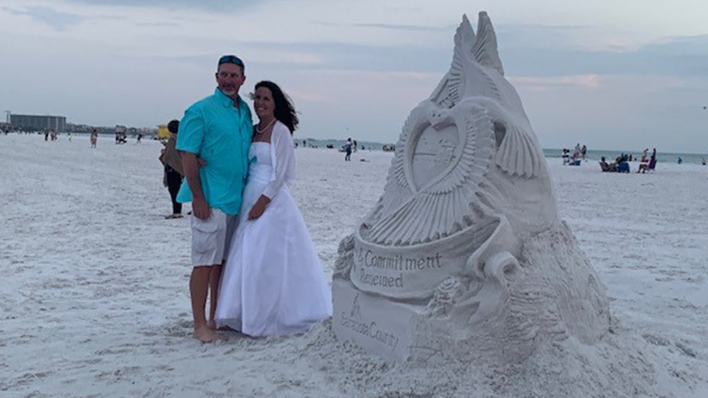 Couple-renews-vows-siesta-key-002.png