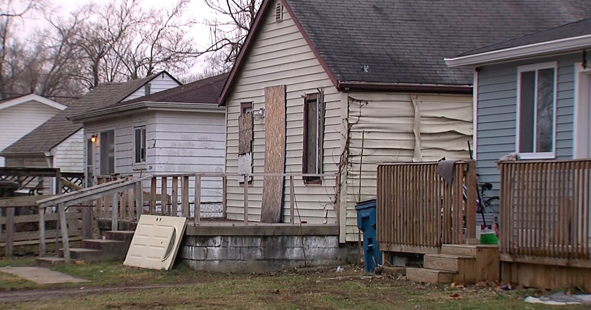 Neighbors claim vacant homes are to blame for uptick in crime in southwest side neighborhood