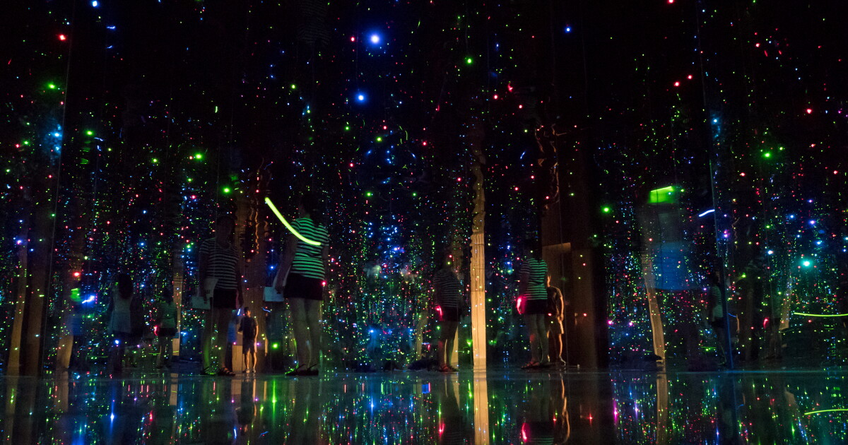 Phoenix Art Museum re-opens restored infinity mirror room - Vimarsana News
