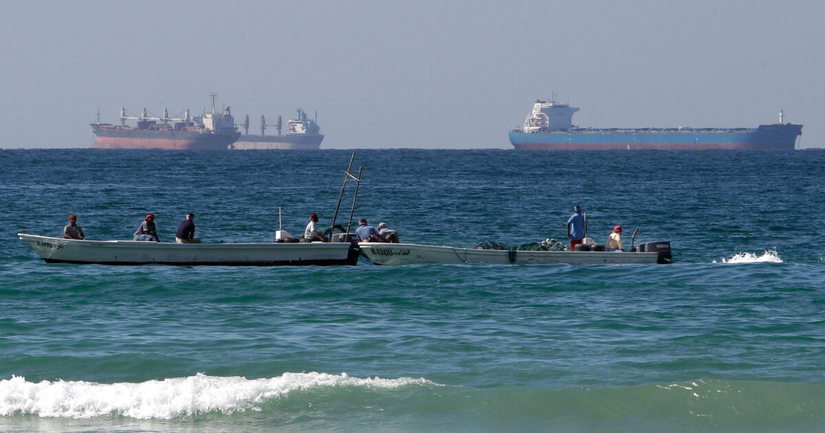 US strikes Iranian minelayers as it warns Iran to keep the Strait of Hormuz open