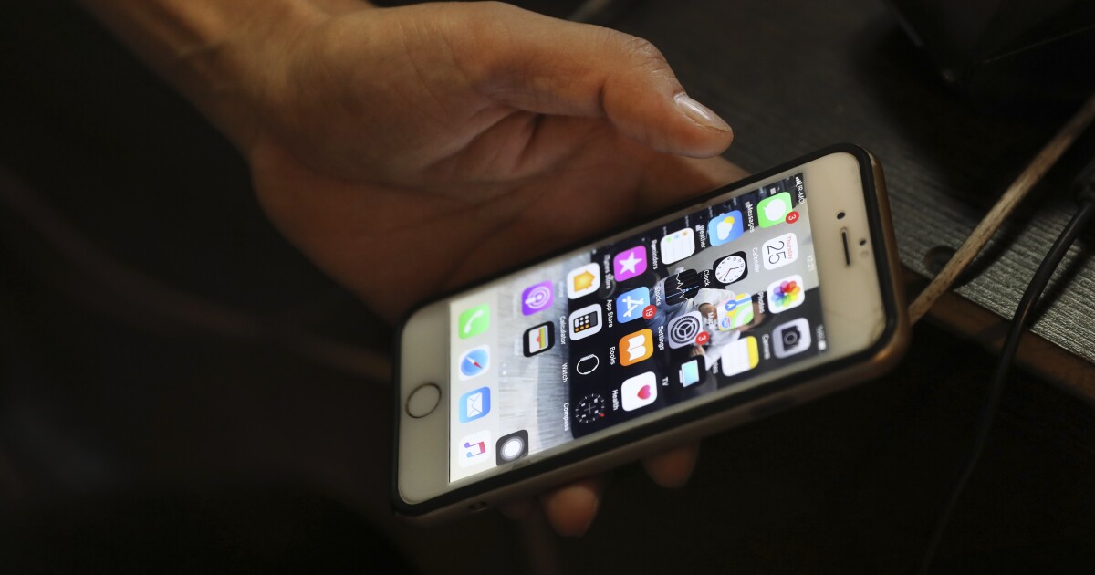 FCC forces telephone operators to step up fight against robocalls