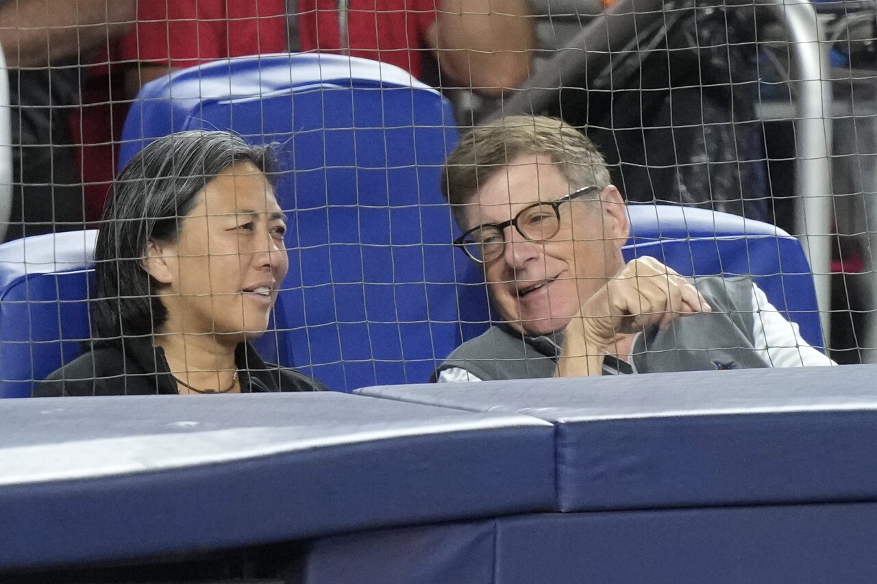 Miami Marlins general manager Kim Ng chats with owner Bruce Sherman, May 13, 2023