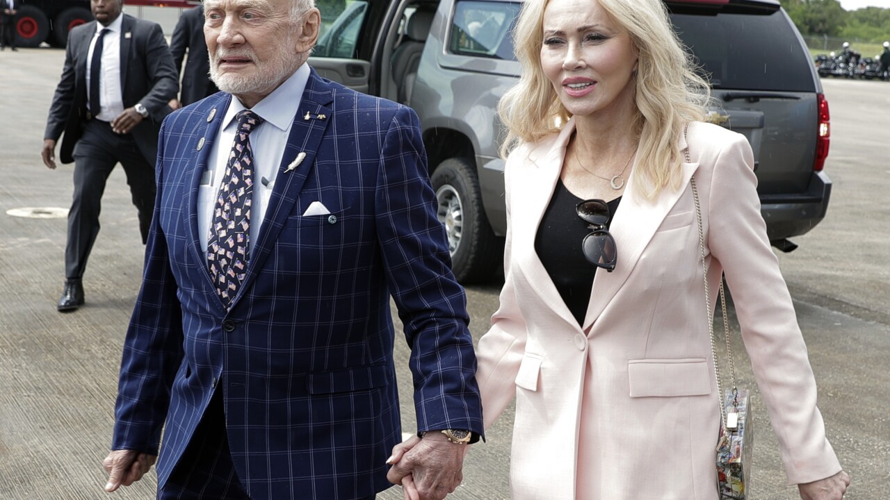 Buzz Aldrin, Anca Faur