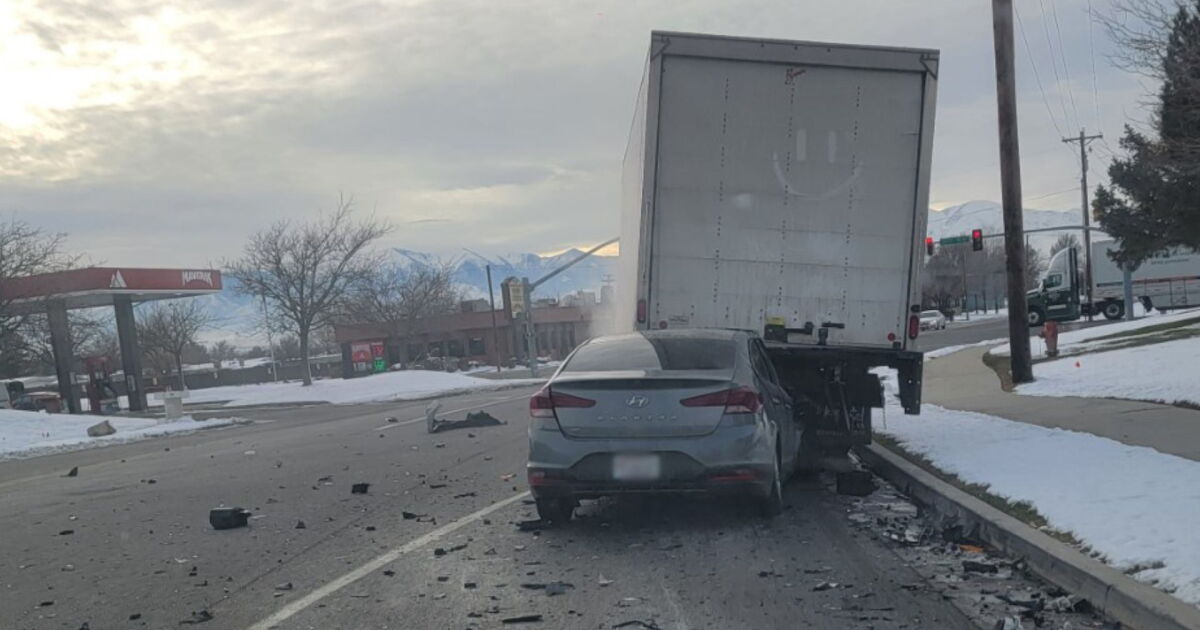 2 dead after crash in West Valley City