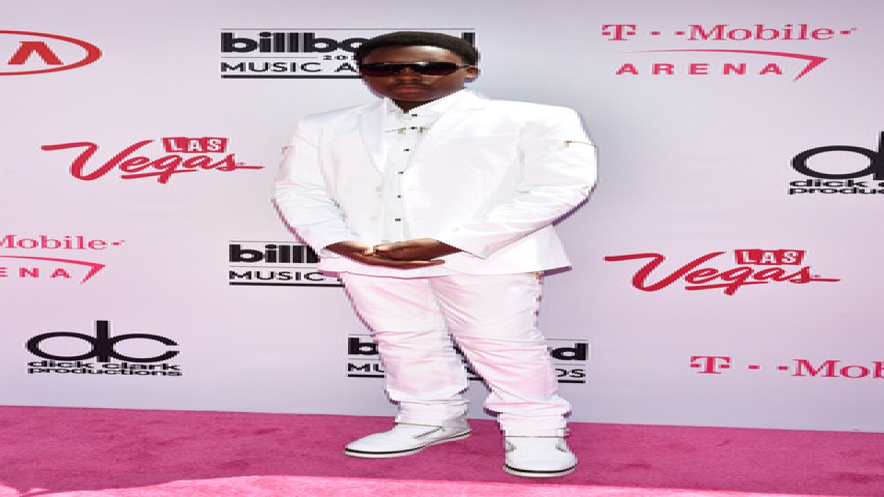 See best, worst looks from BBMA magenta carpet