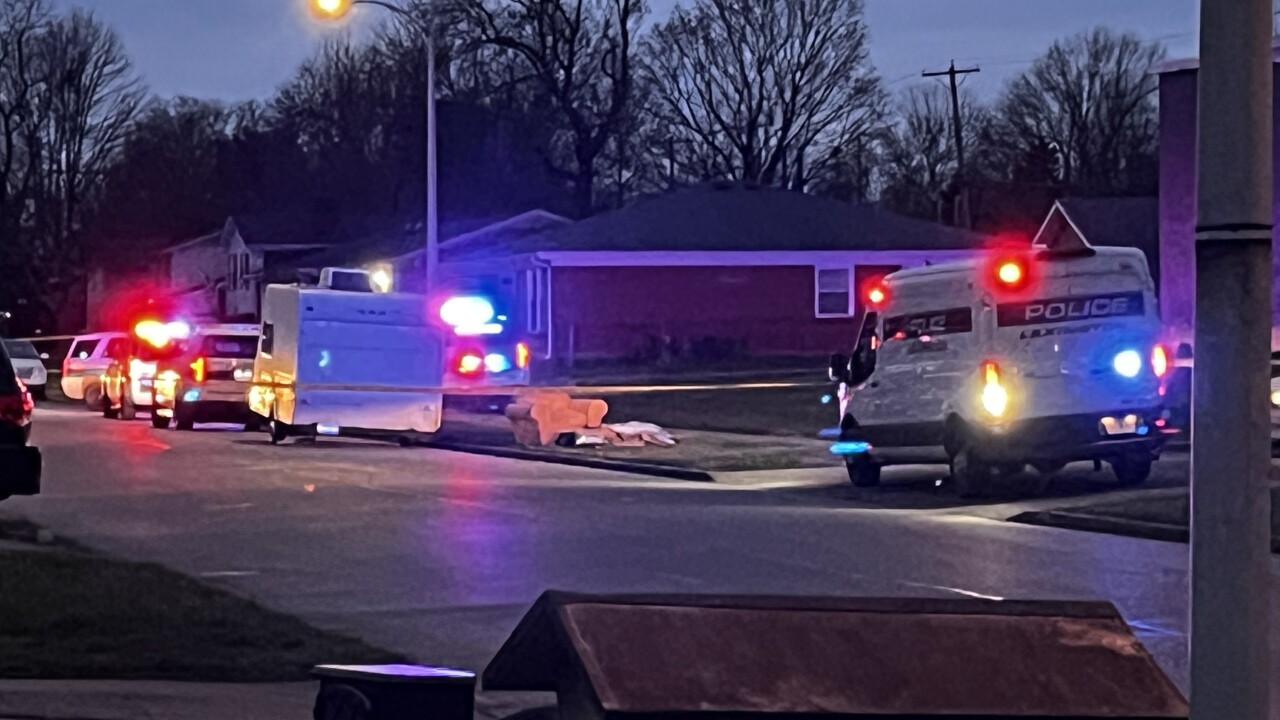 Man arrested after 90-minute standoff with Lexington Police