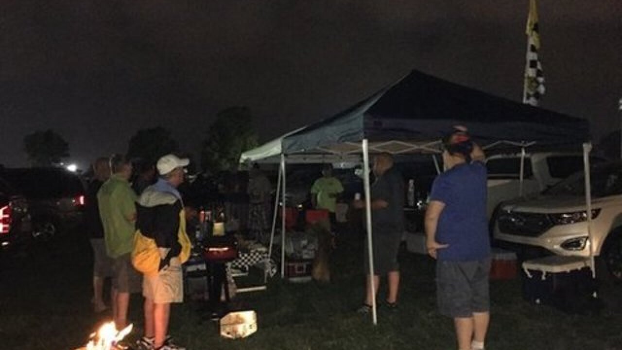 PHOTOS: Early risers ready for the race