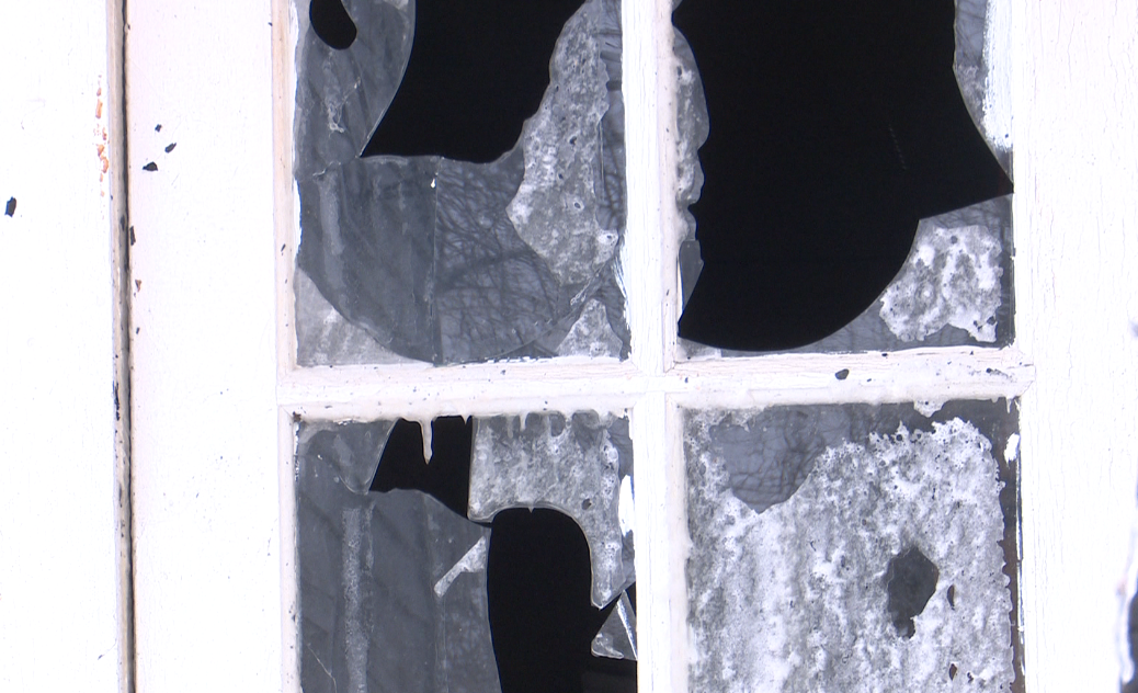 'Felt like a nightmare': De Pere woman and 7-year-old daughter lose everything in house fire