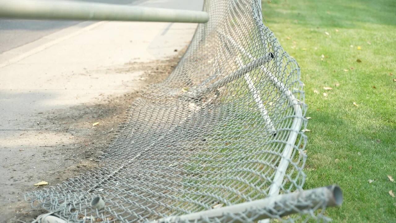 Damaged Fence Par 3