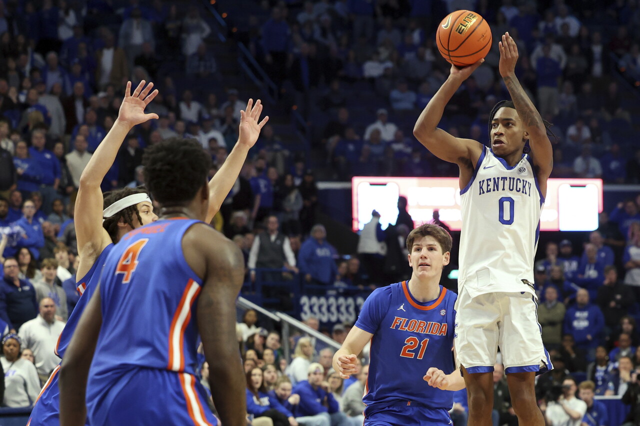 Kentucky Wildcats guard Rob Dillingham shoots vs. Florida Gators, Jan. 31, 2024