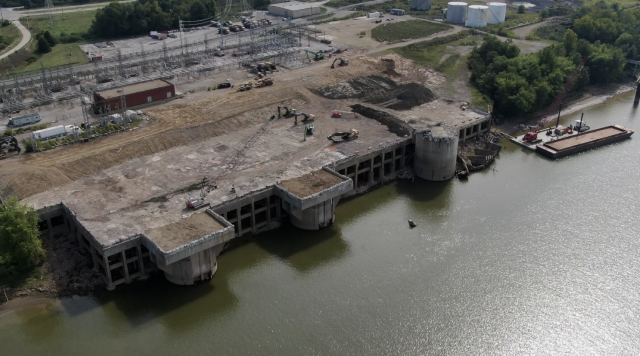 The former Beckjord coal plant with barge-mounted crane on Sept. 19, 2021.