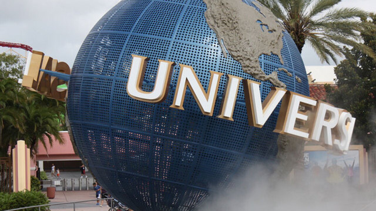 lawsuit says universal orlando resort should put warning signs in