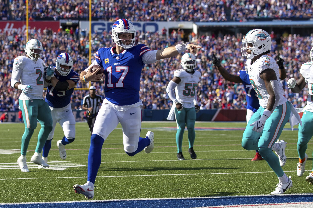 Buffalo Bills QB Josh Allen runs for 11-yard TD vs. Miami Dolphins in fourth quarter, Oct. 1, 2023