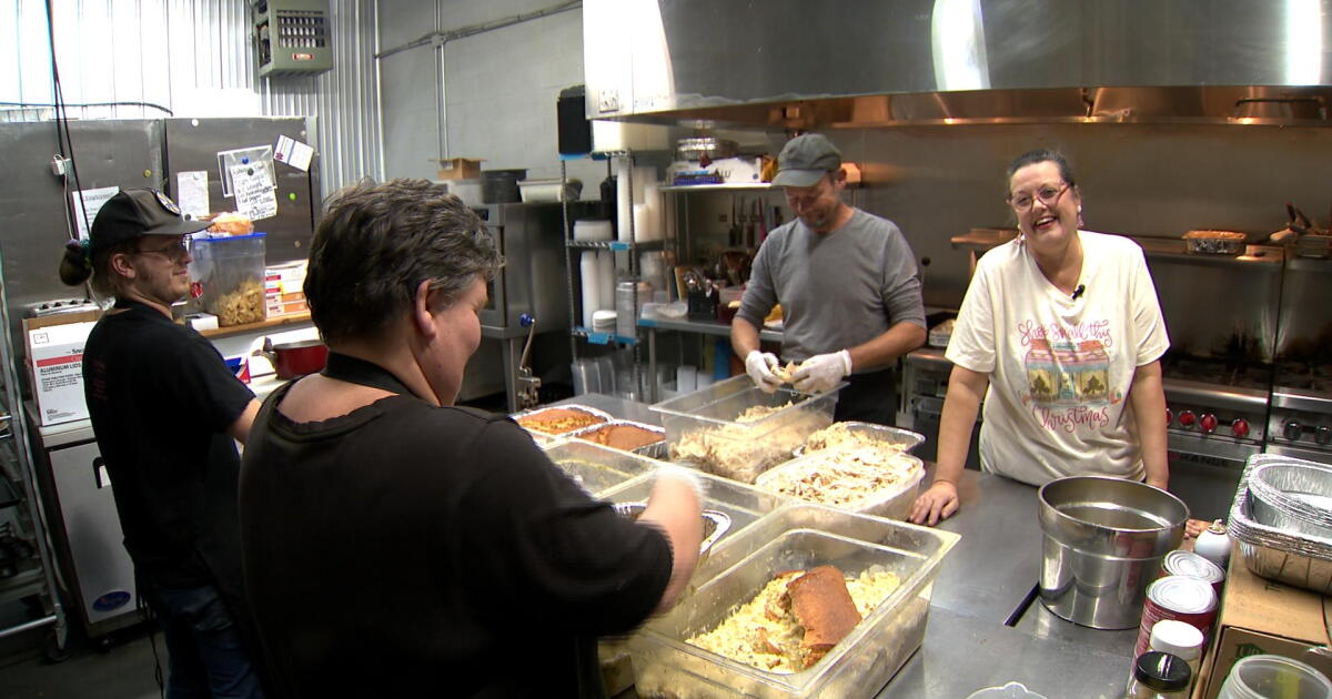 Manchester restaurant preparing 4,000 pounds of dressing for Thanksgiving - Vimarsana News
