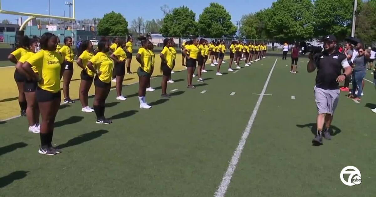 313 Cheer Nonprofit trains Detroit cheerleaders working for scholarships