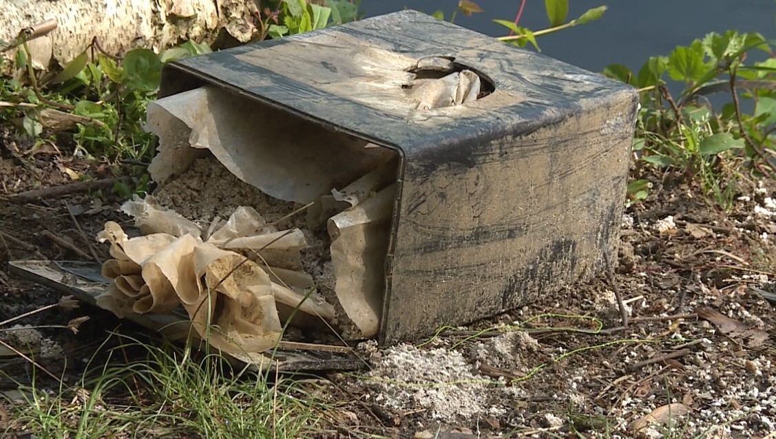 urn found in river 01.jpg