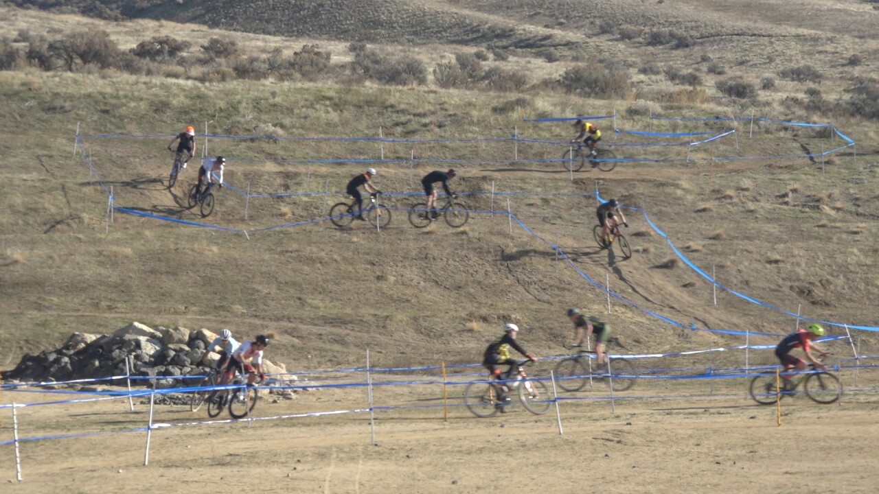 Racers navigate the trails