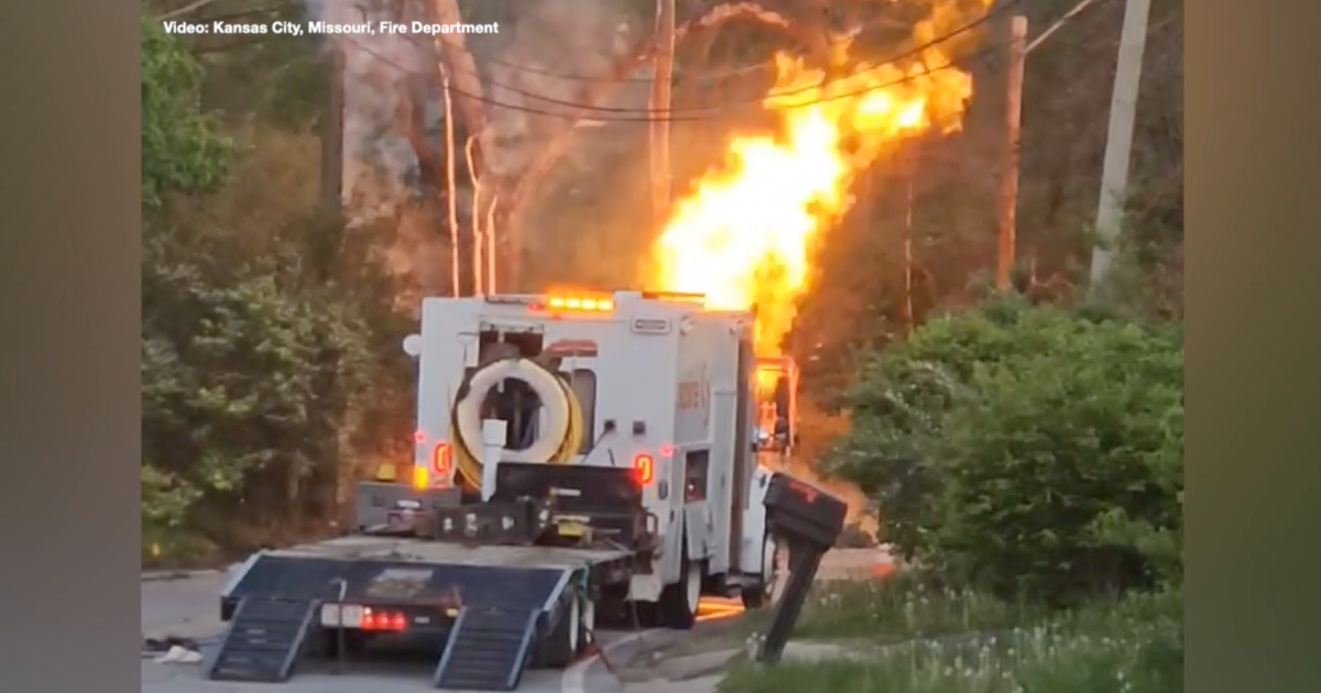 Natural Gas Rupture 2 Spire workers injured in natural gas line fire in south Kansas City ...