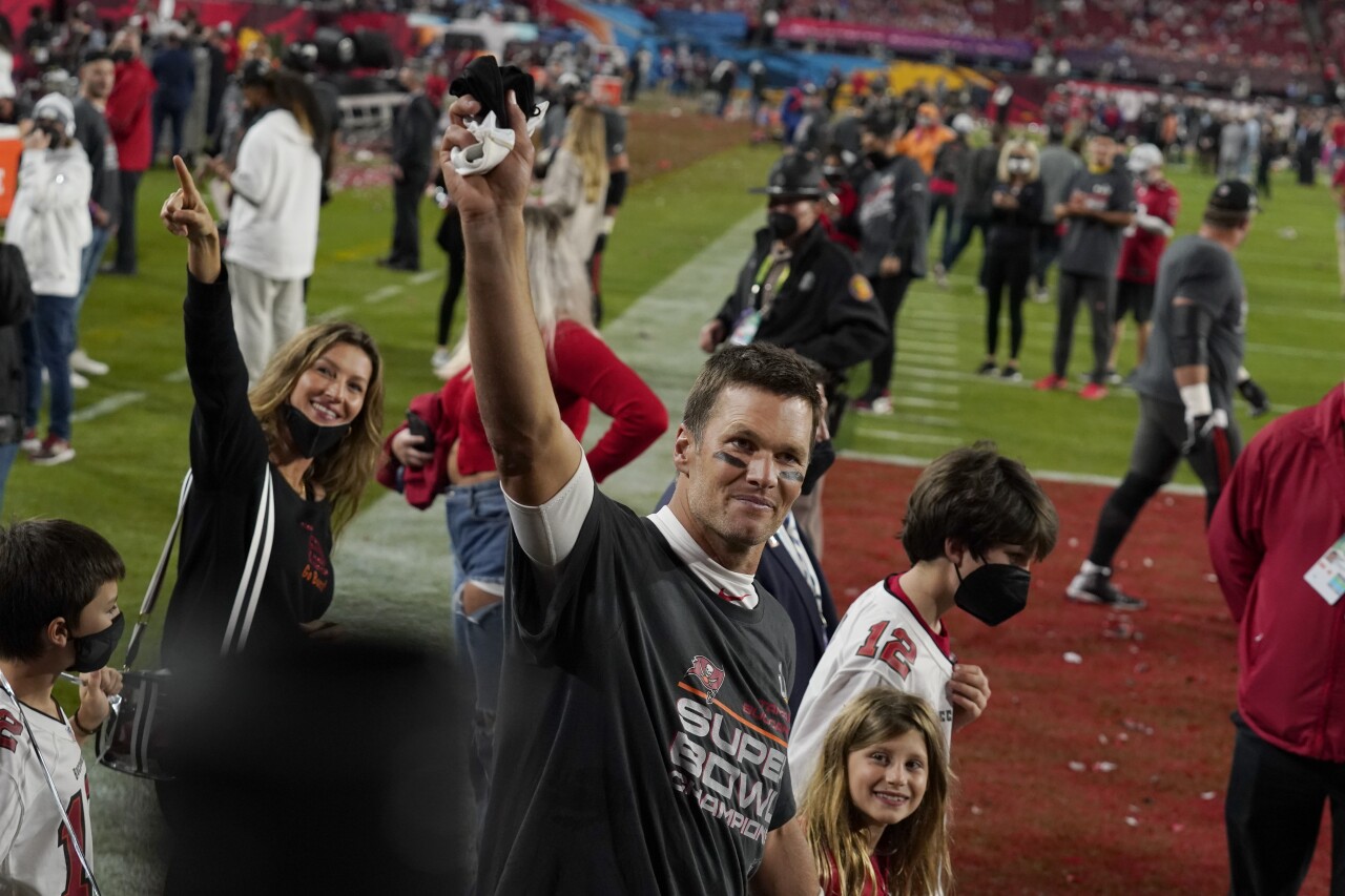 Tampa Bay Buccaneers QB Tom Brady walks off field with wife Gisele Bundchen and family after Super Bowl LV, Feb. 7, 2021