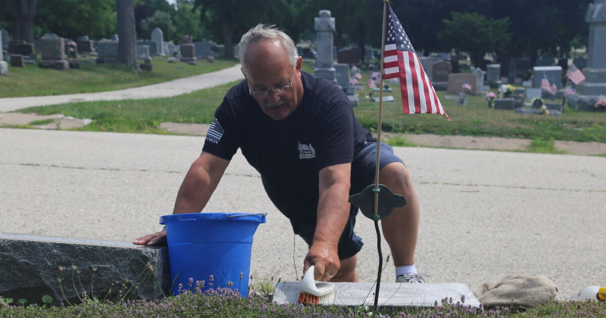 Sheboygan veteran travels country cleaning graves of Wisconsin veterans killed in Vietnam