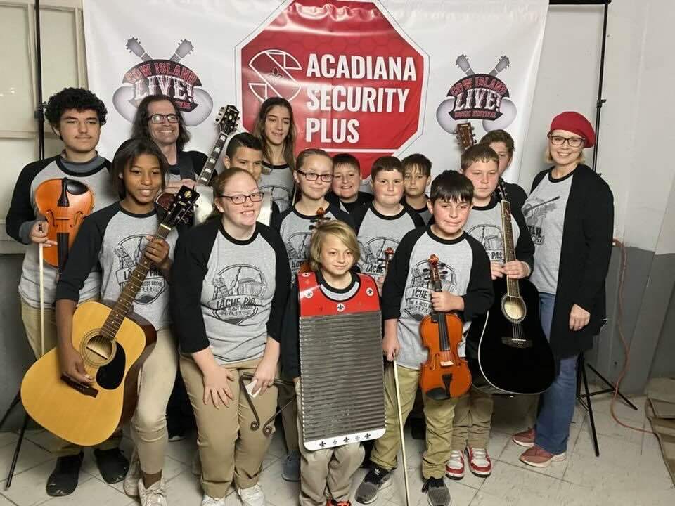 Lache pas at Cow Island Live.jpg