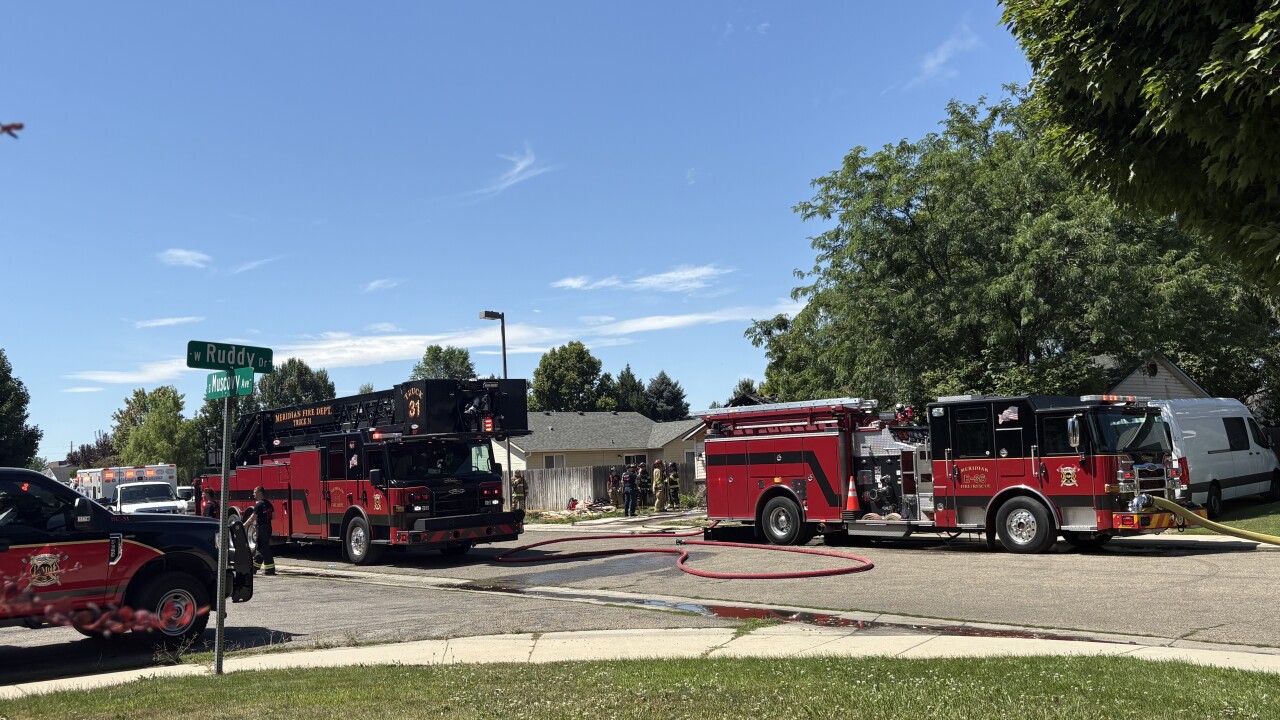 house fire muscovy ave - firetrucks