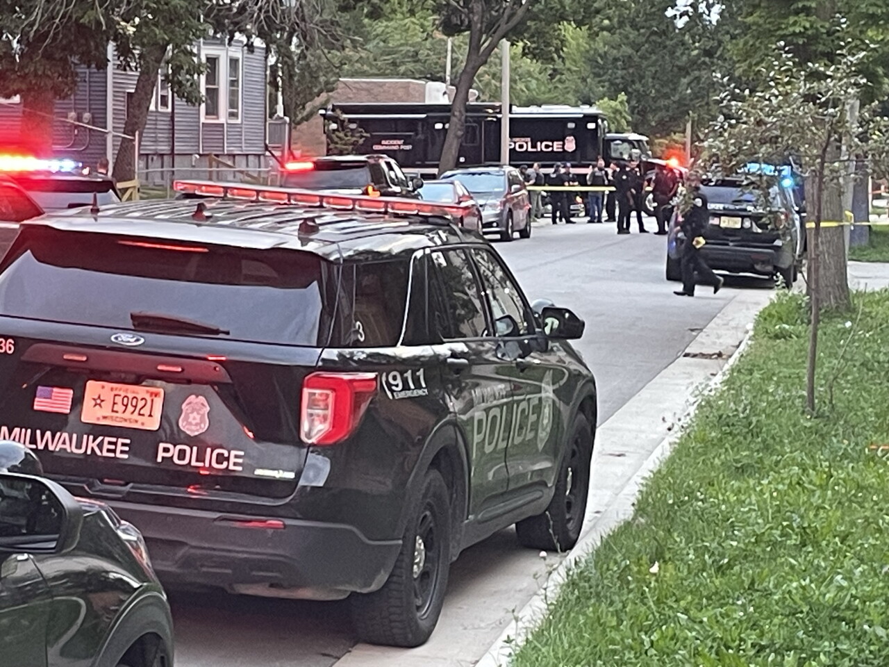 Milwaukee police ask public to avoid area near 37th and Wright streets
