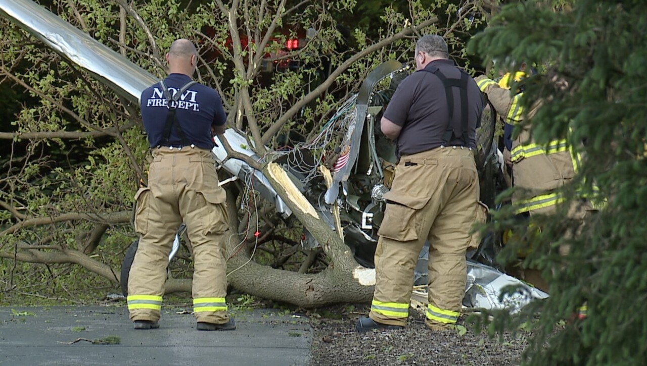 Single-engine plane crash in Novi sends pilot to hospital 