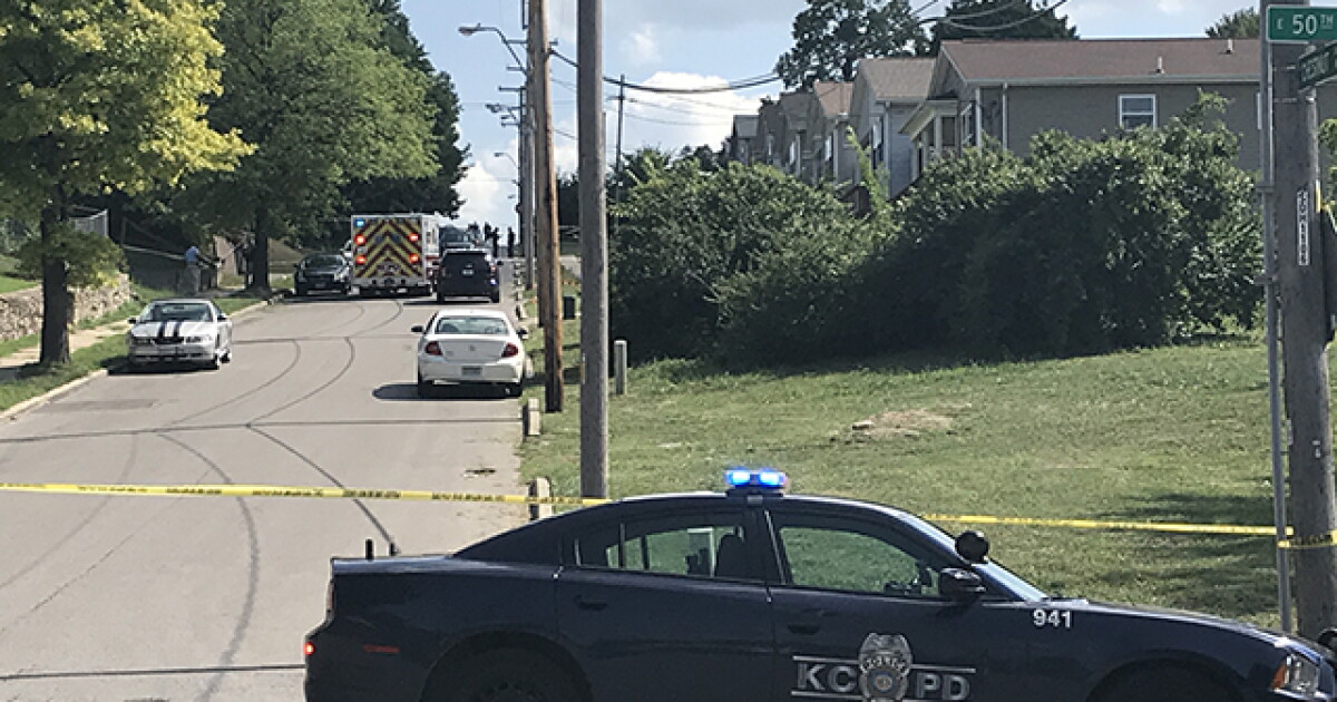Police: Woman found shot in Kansas City street