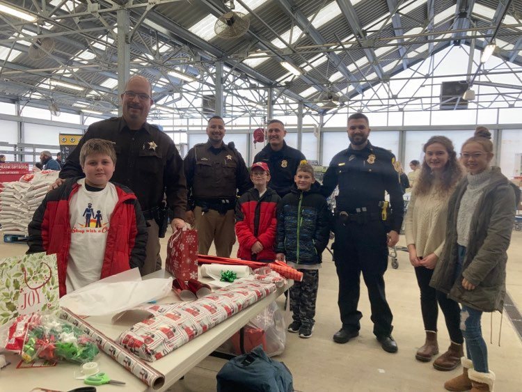 Shop With A Cop: Bringing holiday cheer to Brown County children