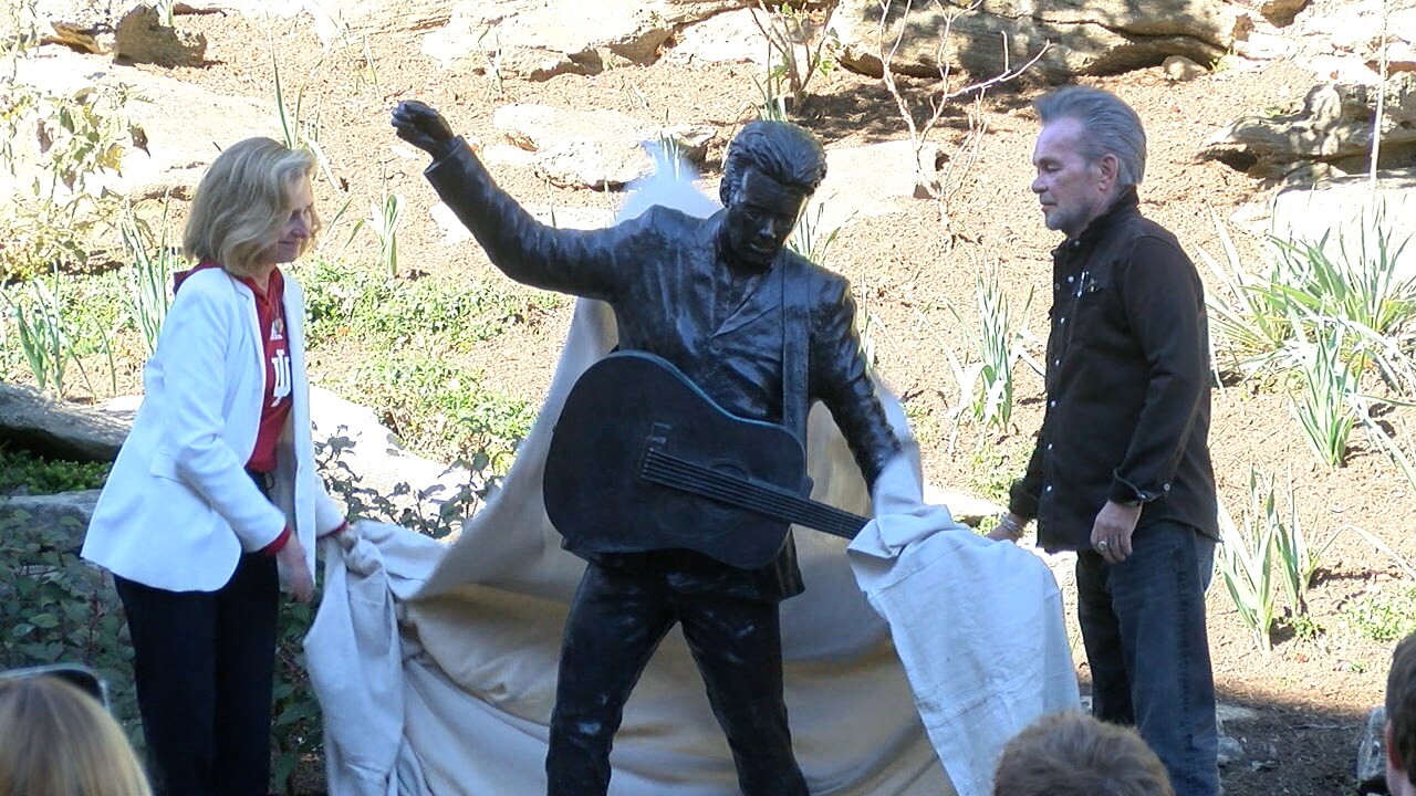 mellencamp statue 3.jpg
