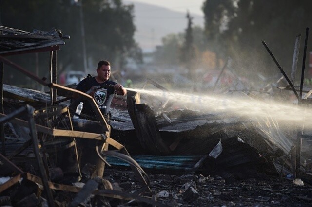Blasts wipe out busy firework market in Mexico
