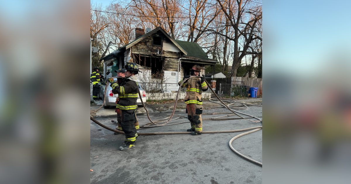 Crews respond to working structure fire on Elm Street in Lexington