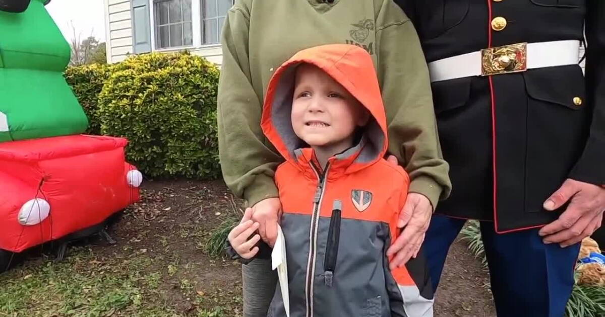 Four-year-old battling leukemia surprised with Christmas parade, gifts - Vimarsana News
