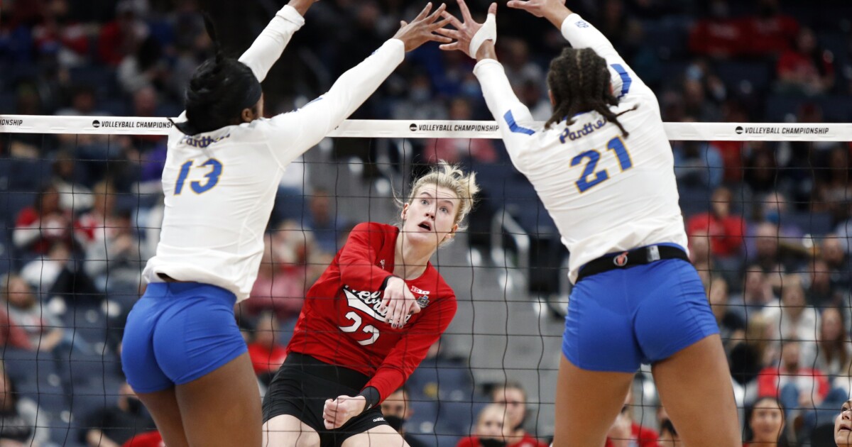 Nebraska volleyball beats Pitt, advances to title match