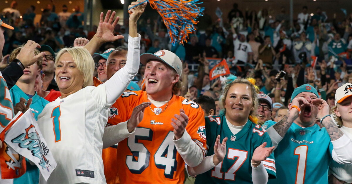 Fins Up! Tell us where you're watching the Dolphins vs. Giants on Saturday at 4 p.m.