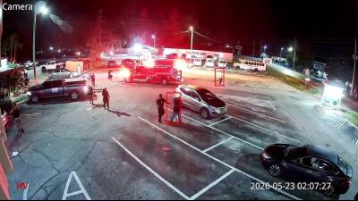 VIDEO: Vehicle strikes multiple people outside Sebring restaurant, SPD investigating