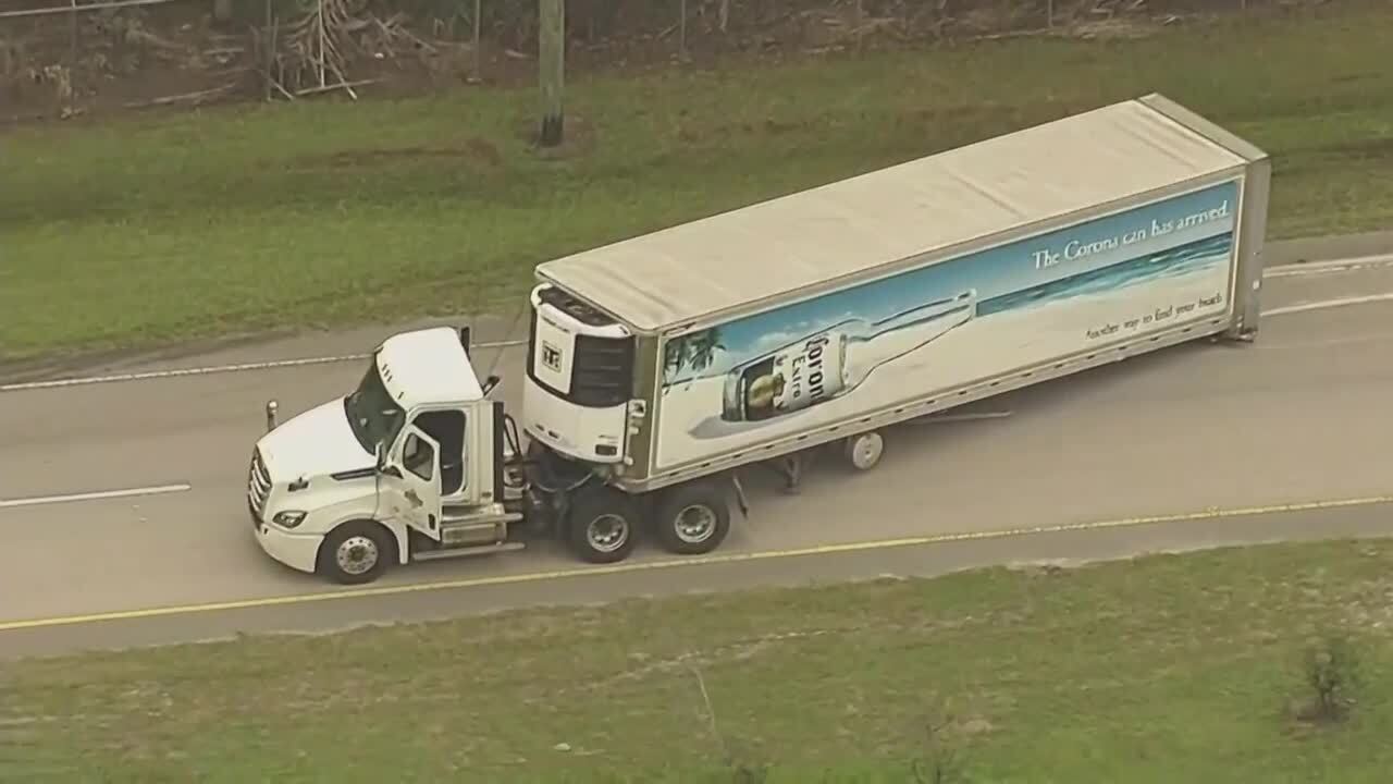 Corona semi-trailer truck wheels off on Northlake Boulevard