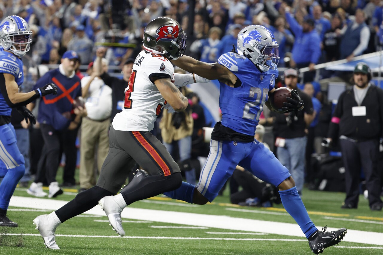 Detroit Lions running back Jahmyr Gibbs runs for TD vs. Tampa Bay Buccaneers in NFC divisional playoff game, Jan. 21, 2024