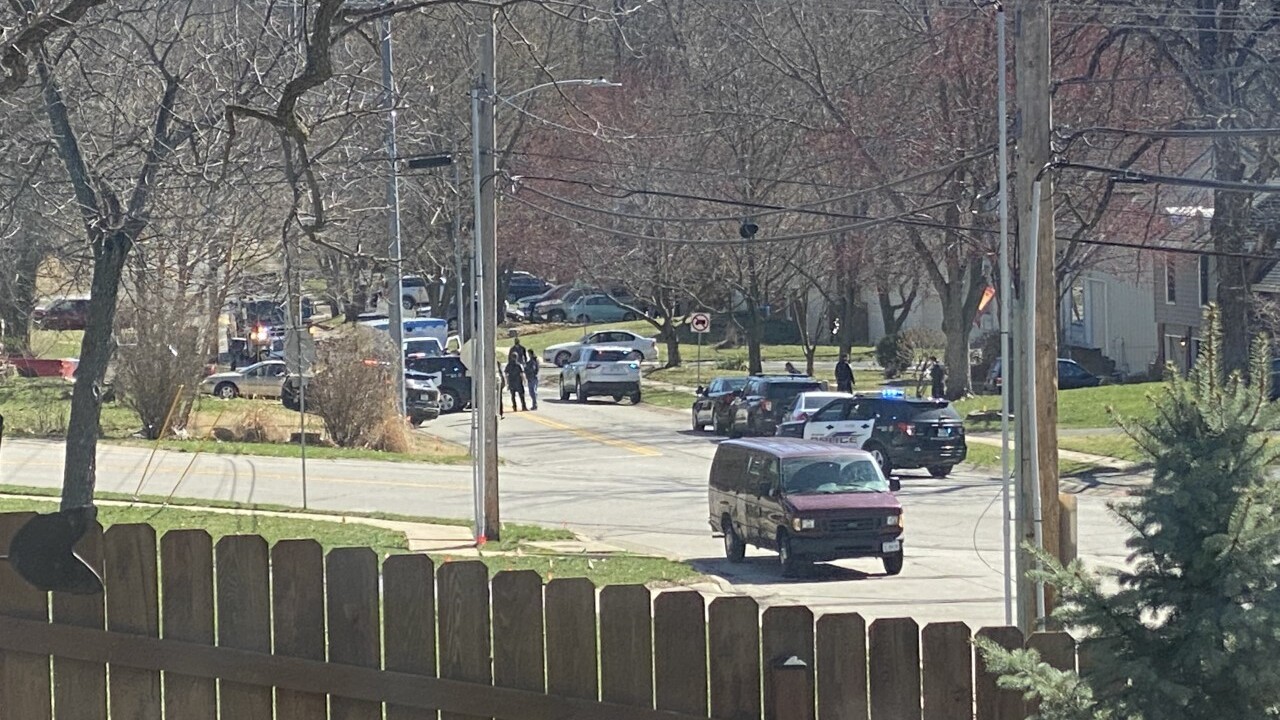 Shawnee police officer suffers minor injuries