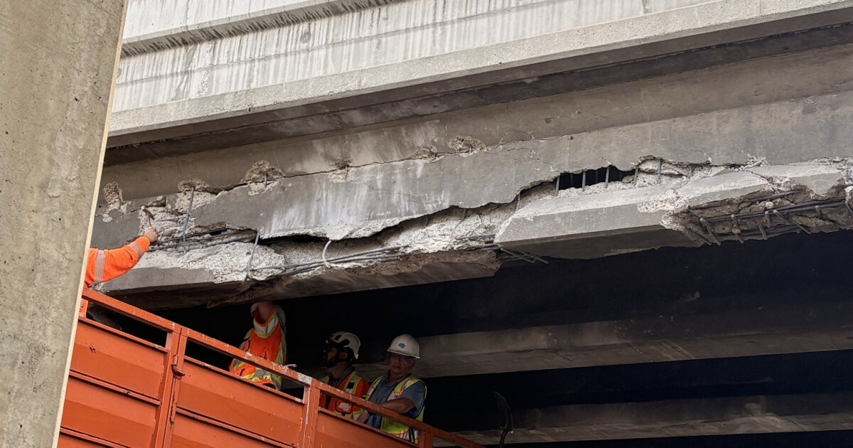 Damage to overcrossing closes right lanes on State Route 163 southbound at Clairemont Mesa Boulevard