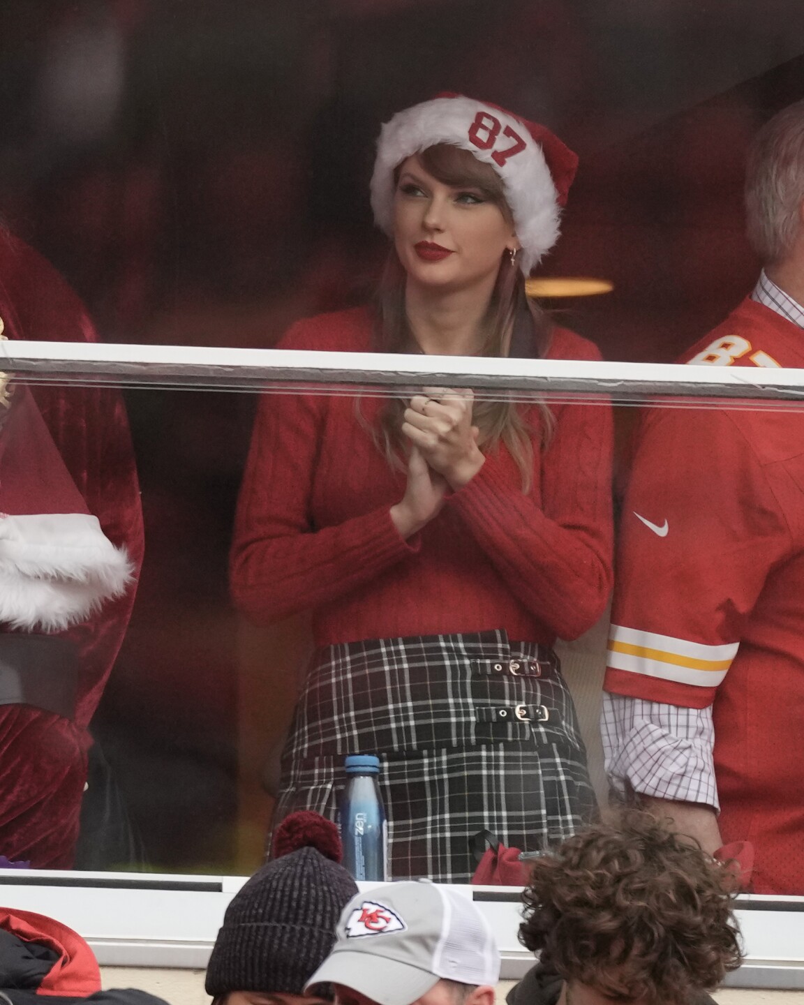 Taylor Swift wears Santa hat with Travis Kelce's No. 87 on it during Kansas City Chiefs game, Dec. 25, 2023