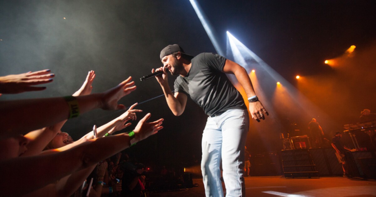 Luke Bryan is coming to Milwaukee this summer